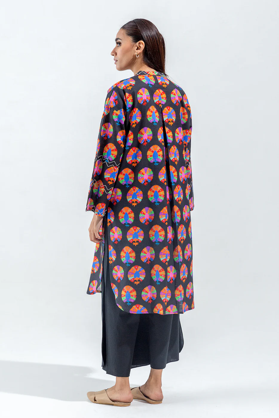 2 PIECE PRINTED KHADDAR SUIT (PRET) - Image 5