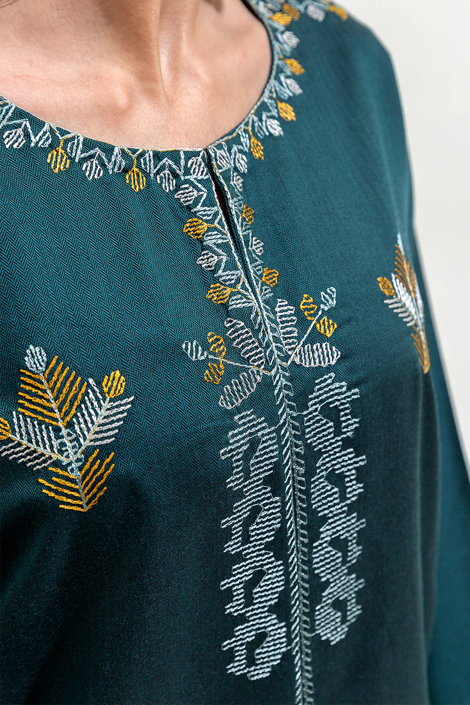 EMBROIDERED LAWN SHIRT (PRET) - Image 4