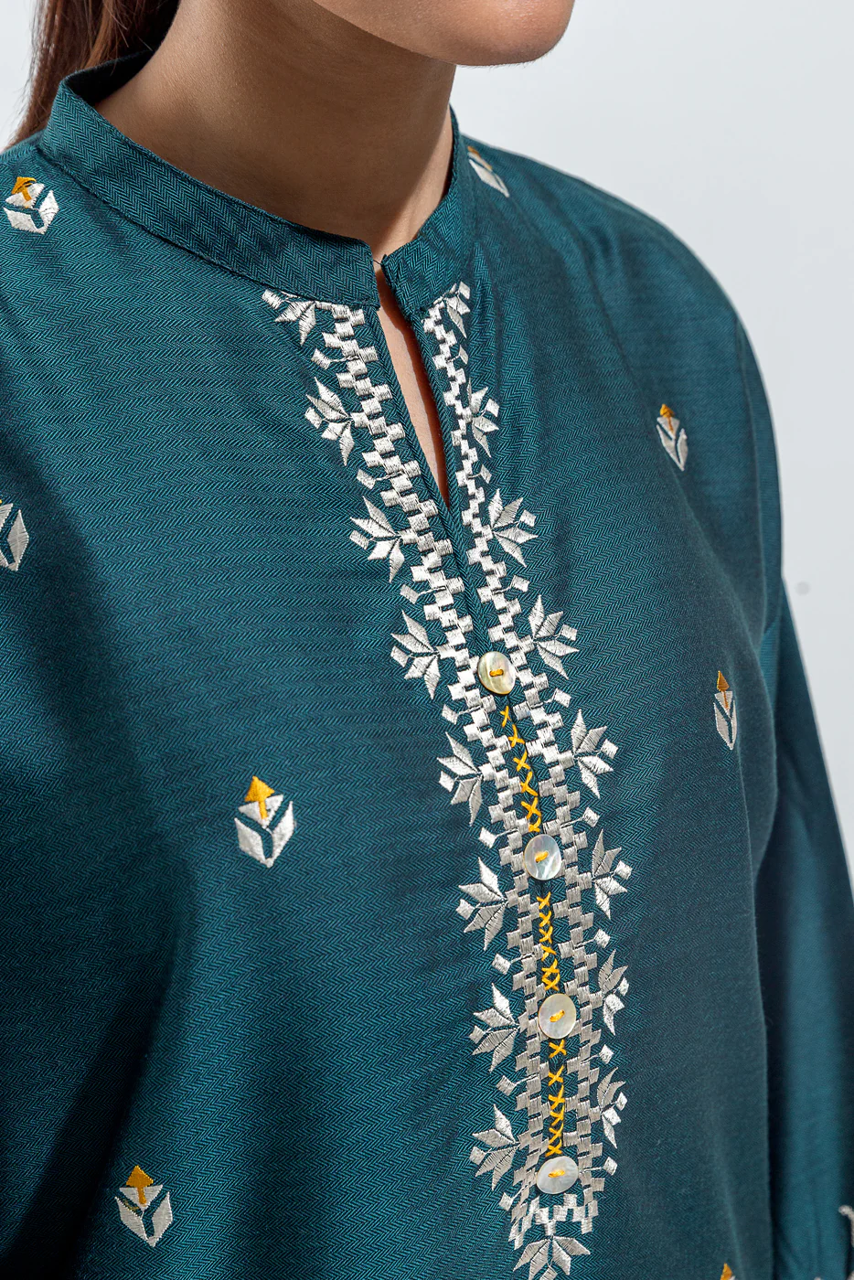 EMBROIDERED YARN DYED TOP (PRET) - Image 4