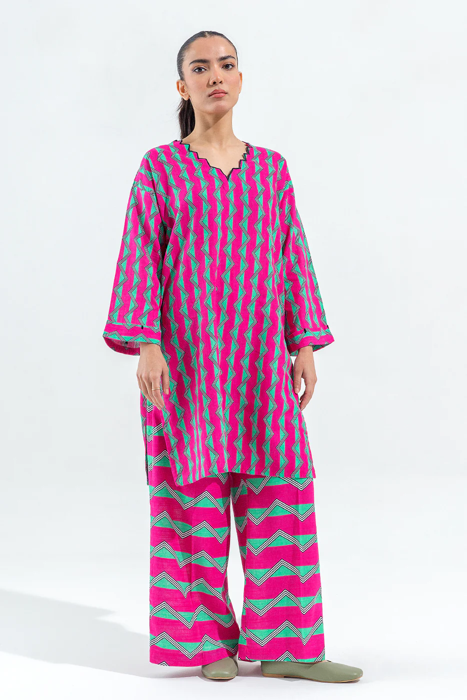 2 PIECE PRINTED SLUB KHADDAR SUIT (PRET) - Image 2