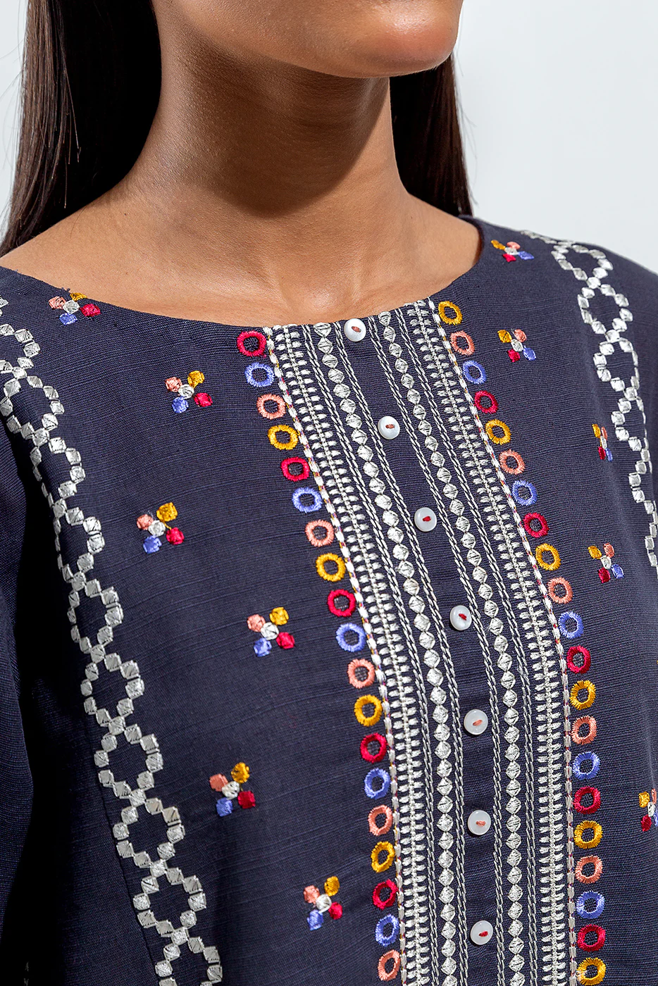 EMBROIDERED KHADDAR SHIRT (PRET) - Image 4