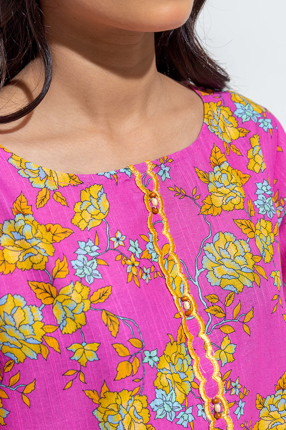 EMBROIDERED SLUB KHADDAR SHIRT (PRET) - Image 4