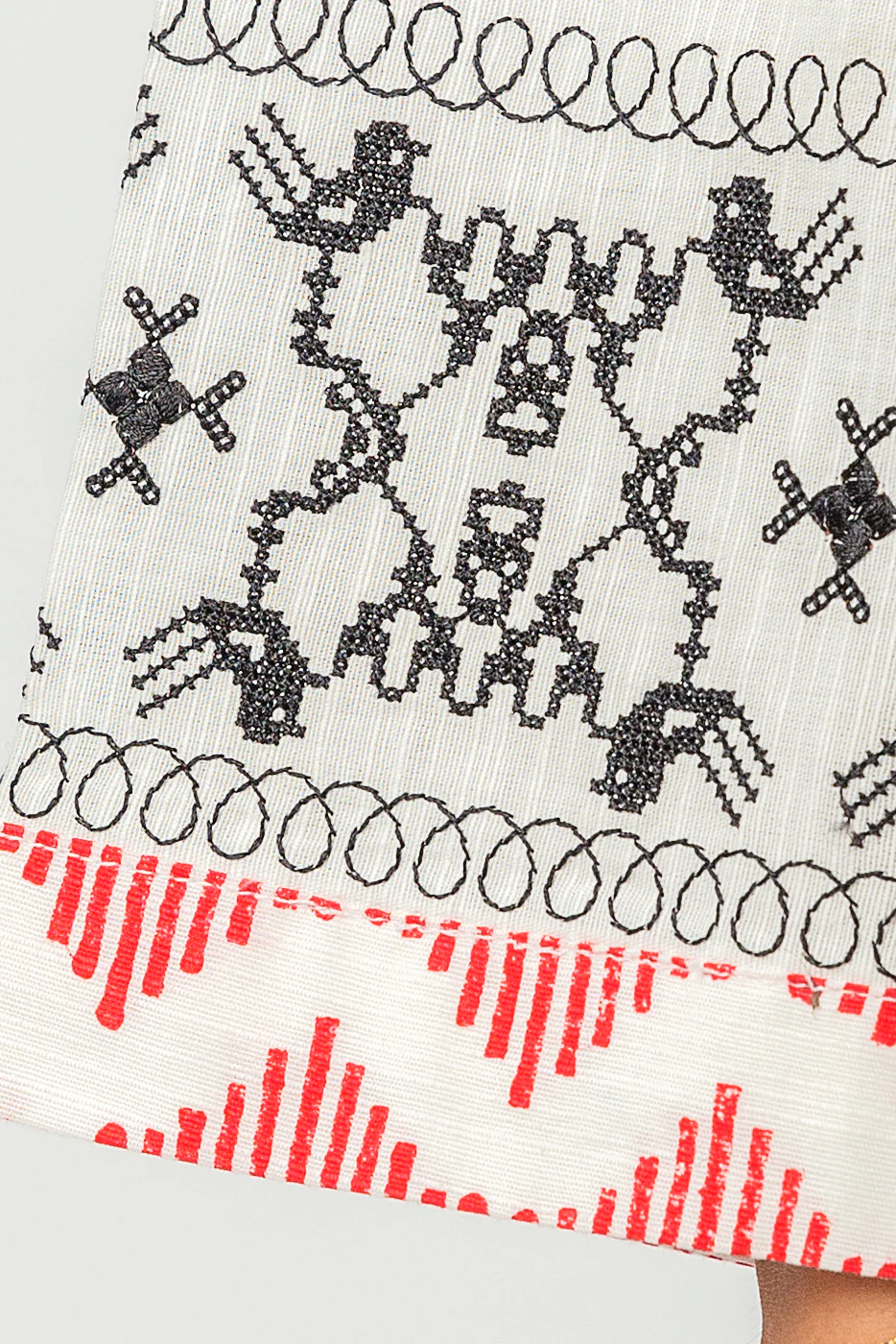 EMBROIDERED SLUB KHADDAR SHIRT (PRET) - Image 3