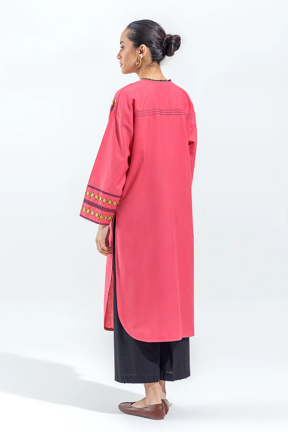 EMBROIDERED SLUB KHADDAR SHIRT (PRET) - Image 3