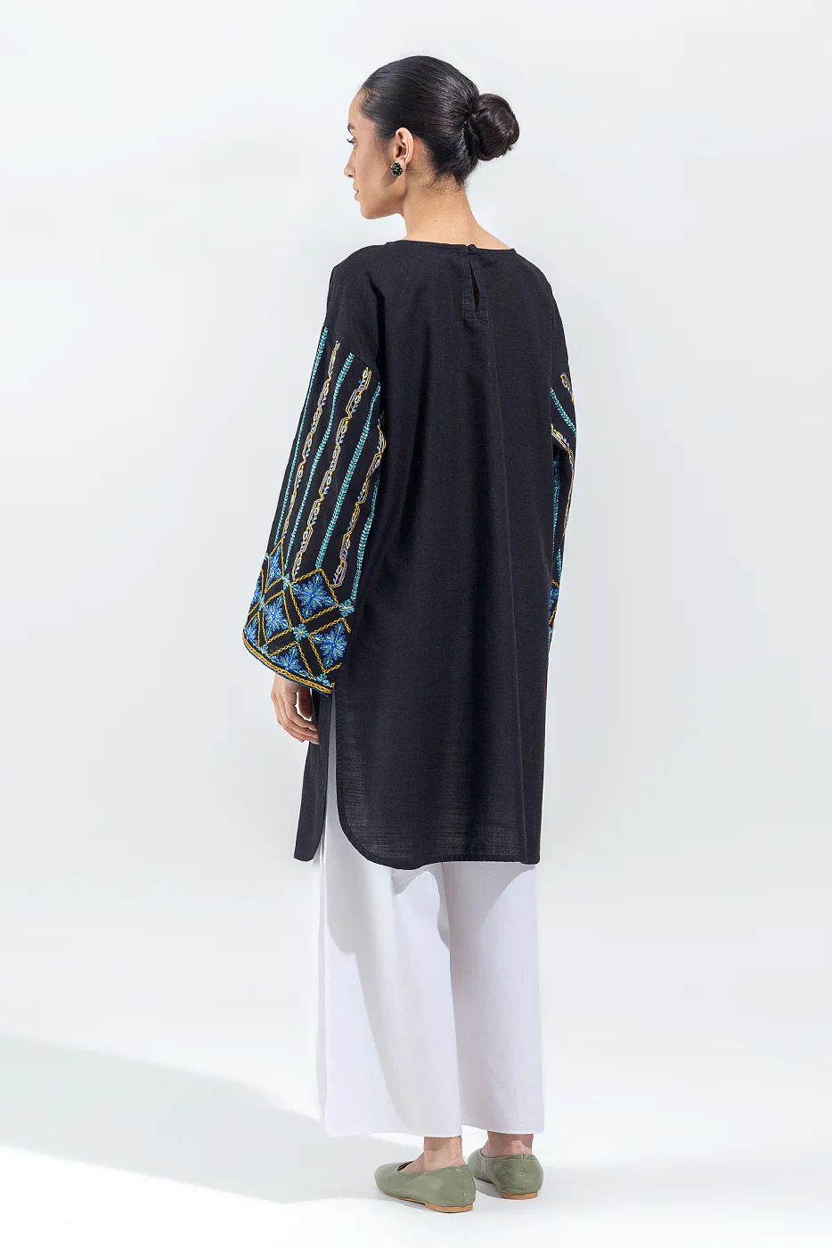 EMBROIDERED SLUB KHADDAR SHIRT (PRET) - Image 3