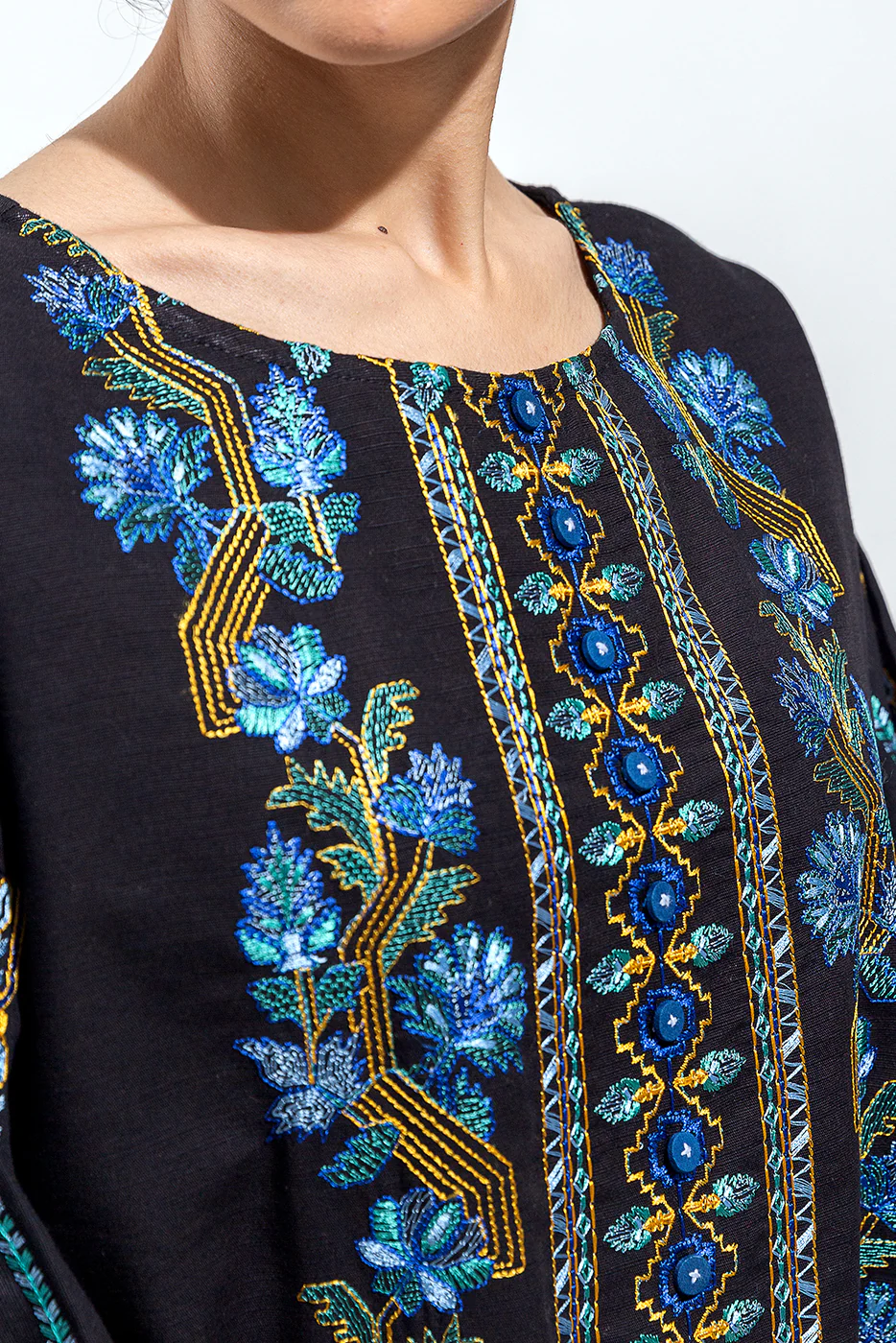 EMBROIDERED SLUB KHADDAR SHIRT (PRET) - Image 4
