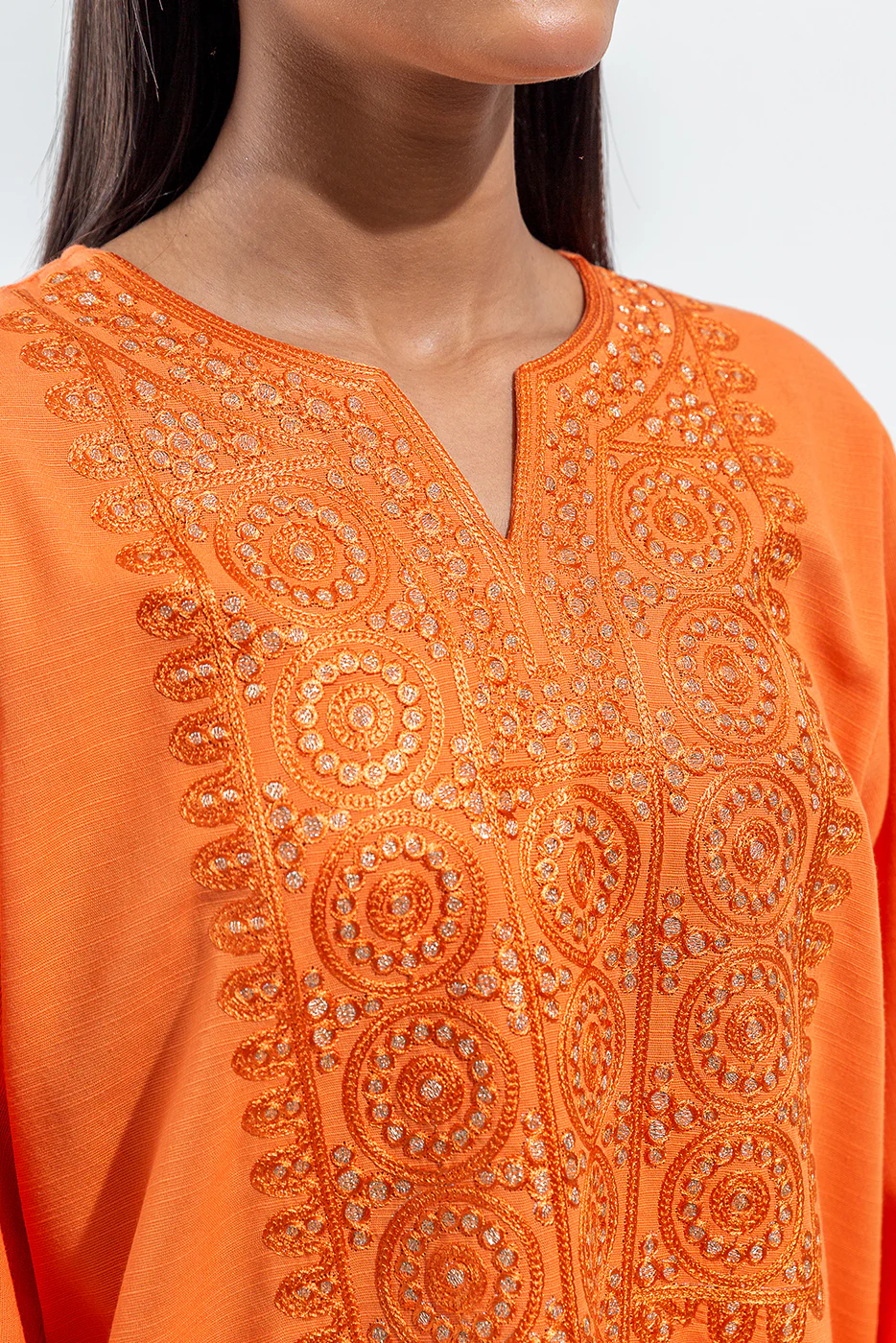 EMBROIDERED SLUB KHADDAR SHIRT (PRET) - Image 4
