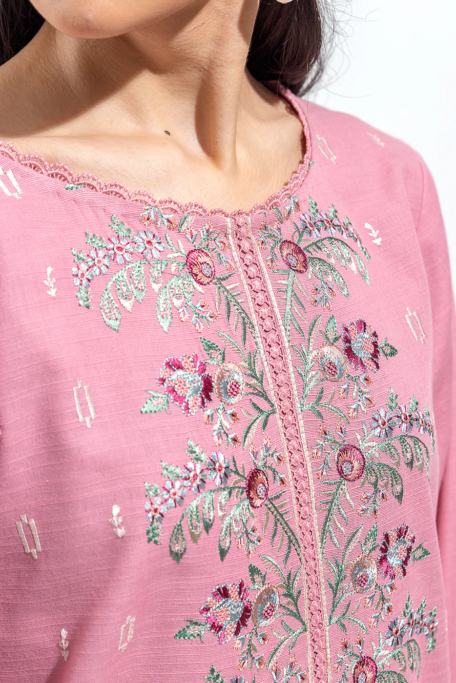 EMBROIDERED SLUB KHADDAR SHIRT (PRET) - Image 4