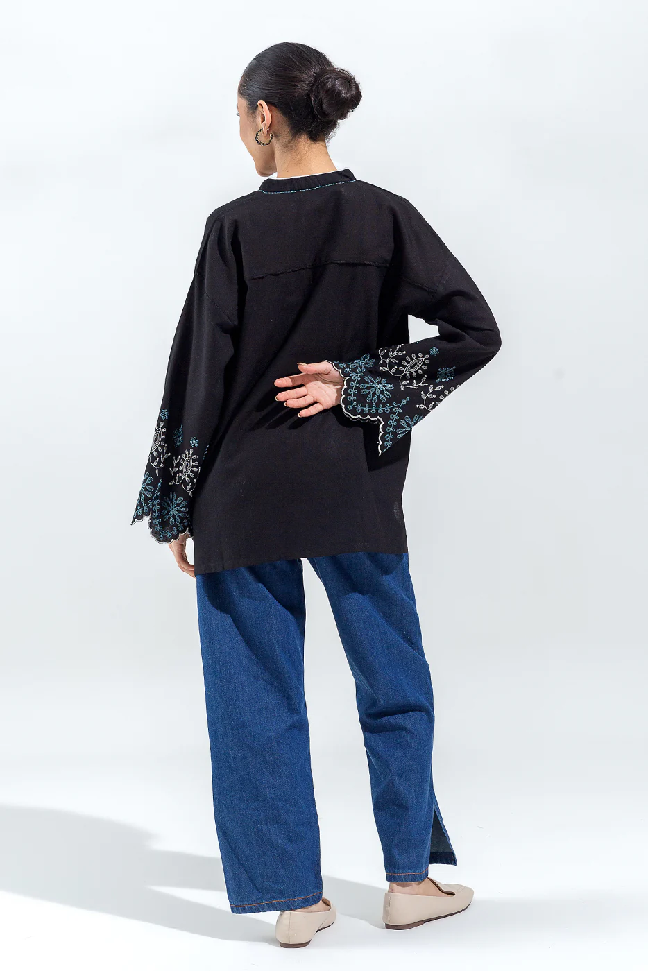 EMBROIDERED SLUB KHADDAR SHIRT (PRET) - Image 4