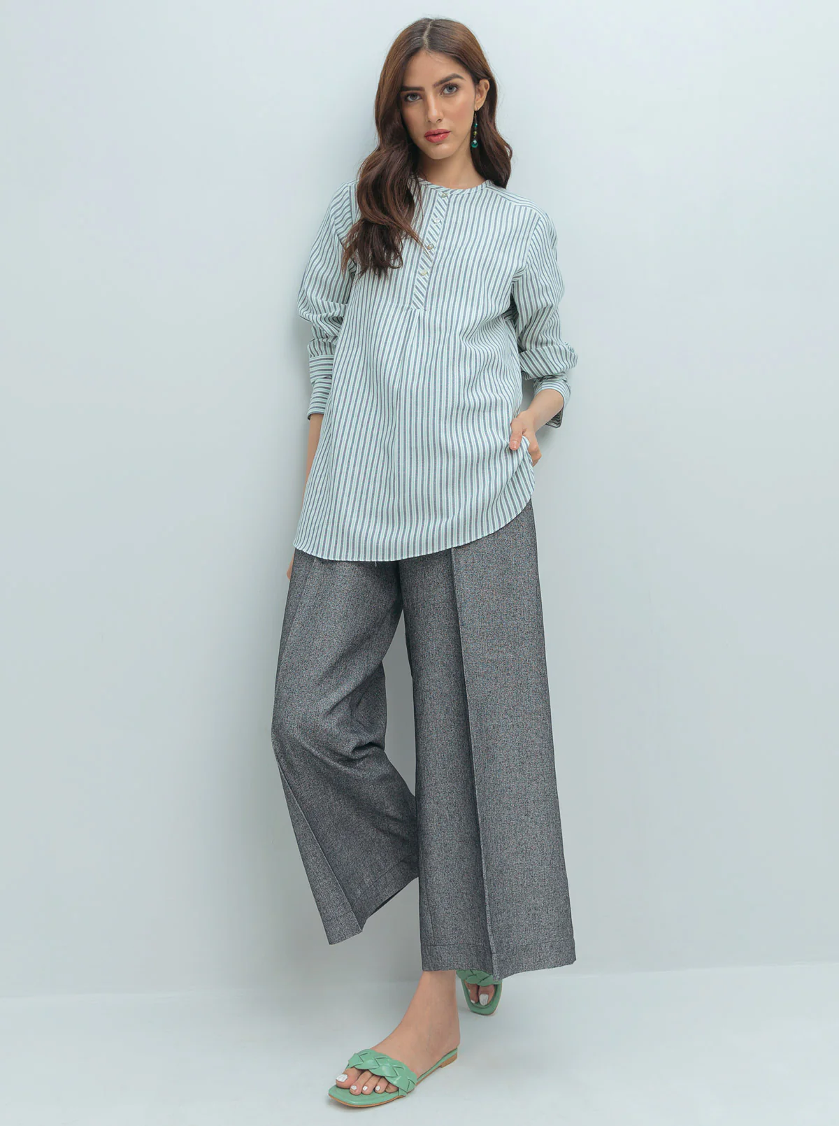 STRIPED PLACKET ROUND HEM TOP - Image 4