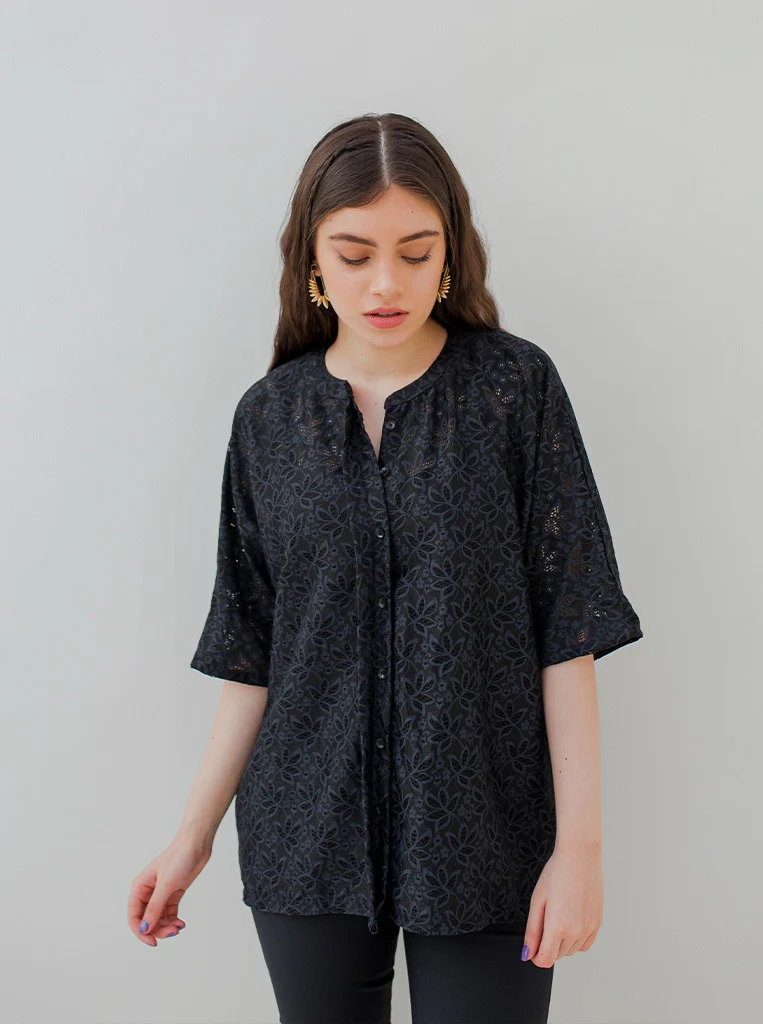 BLACK LACE BOXY TOP - Image 3
