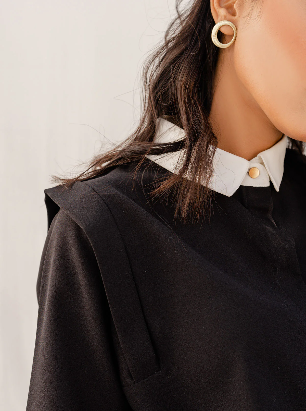 BLACK CONTRAST COLLAR TOP - Image 2