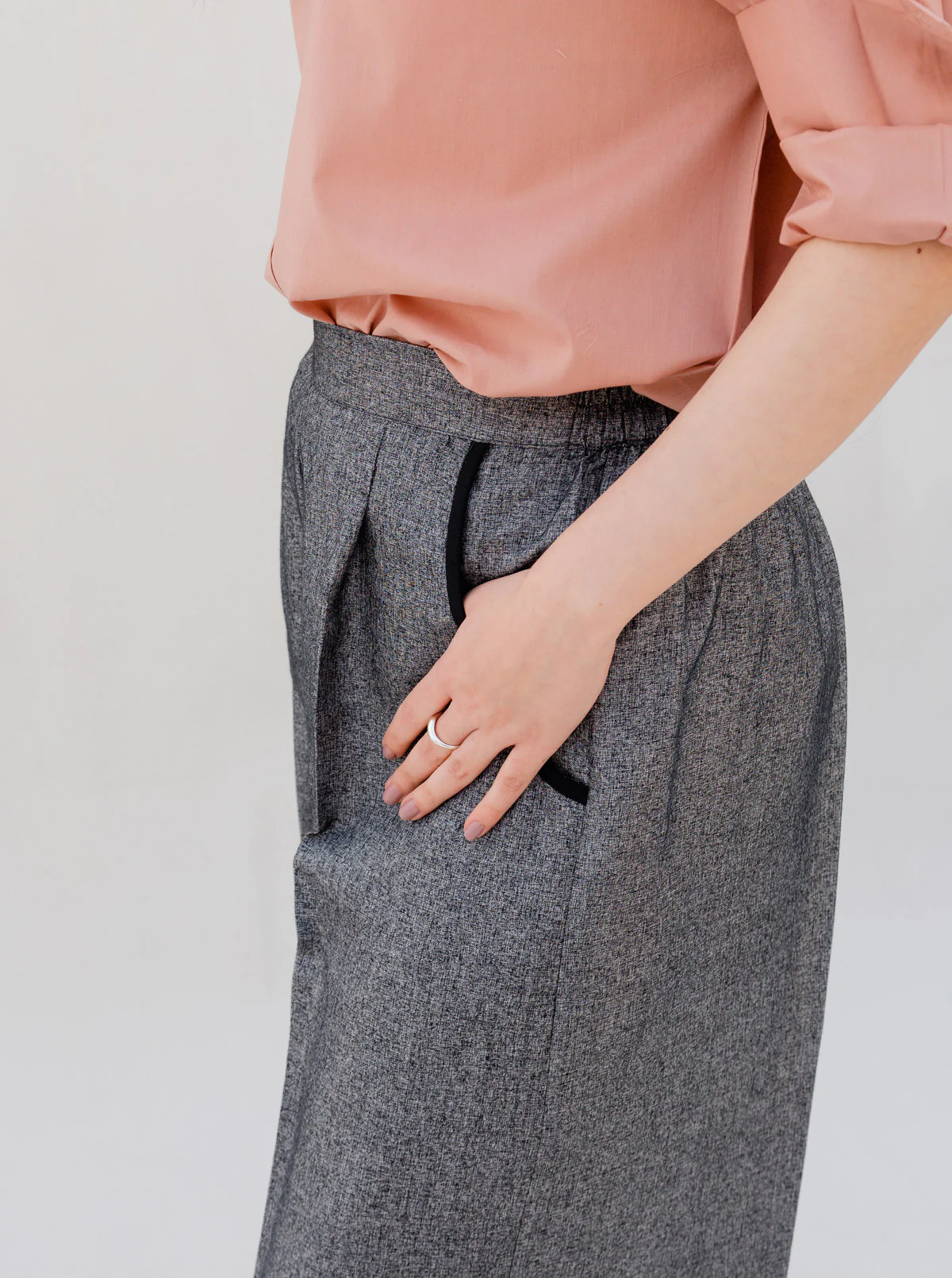 GRAY TEXTURED BAGGY PANTS - Image 2