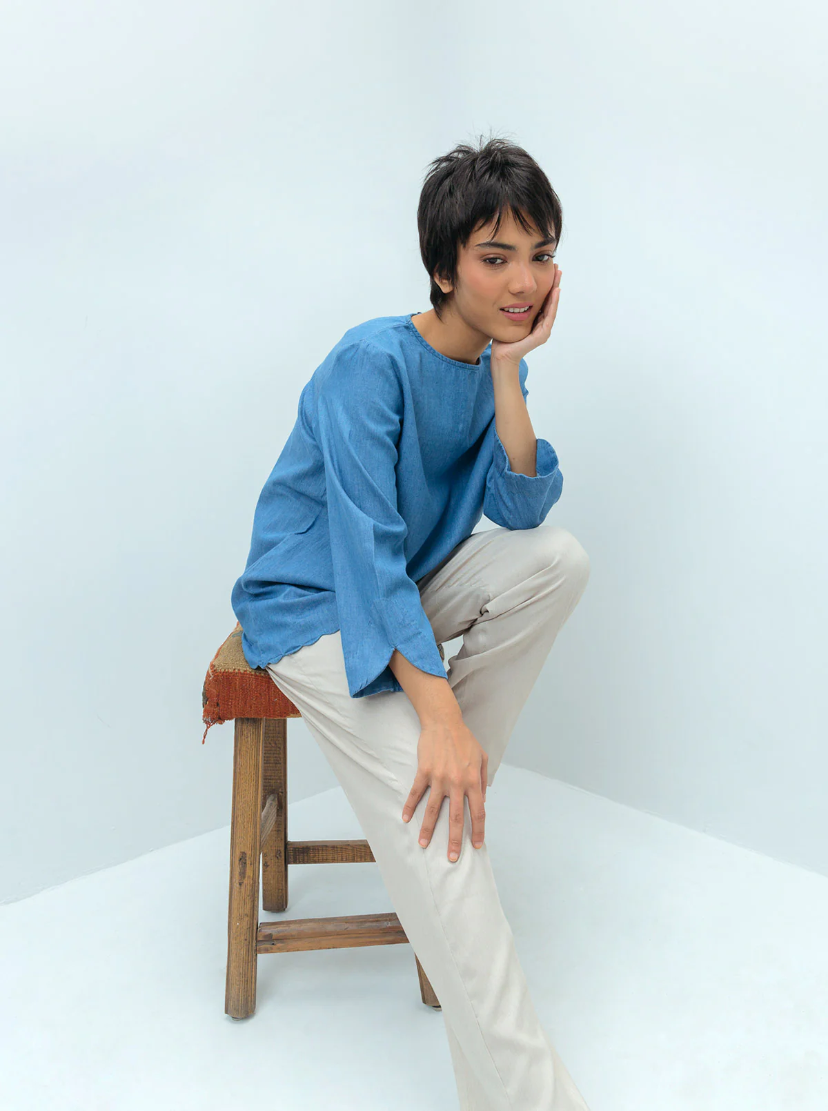 DENIM SCALLOPED HEM TOP - Image 3