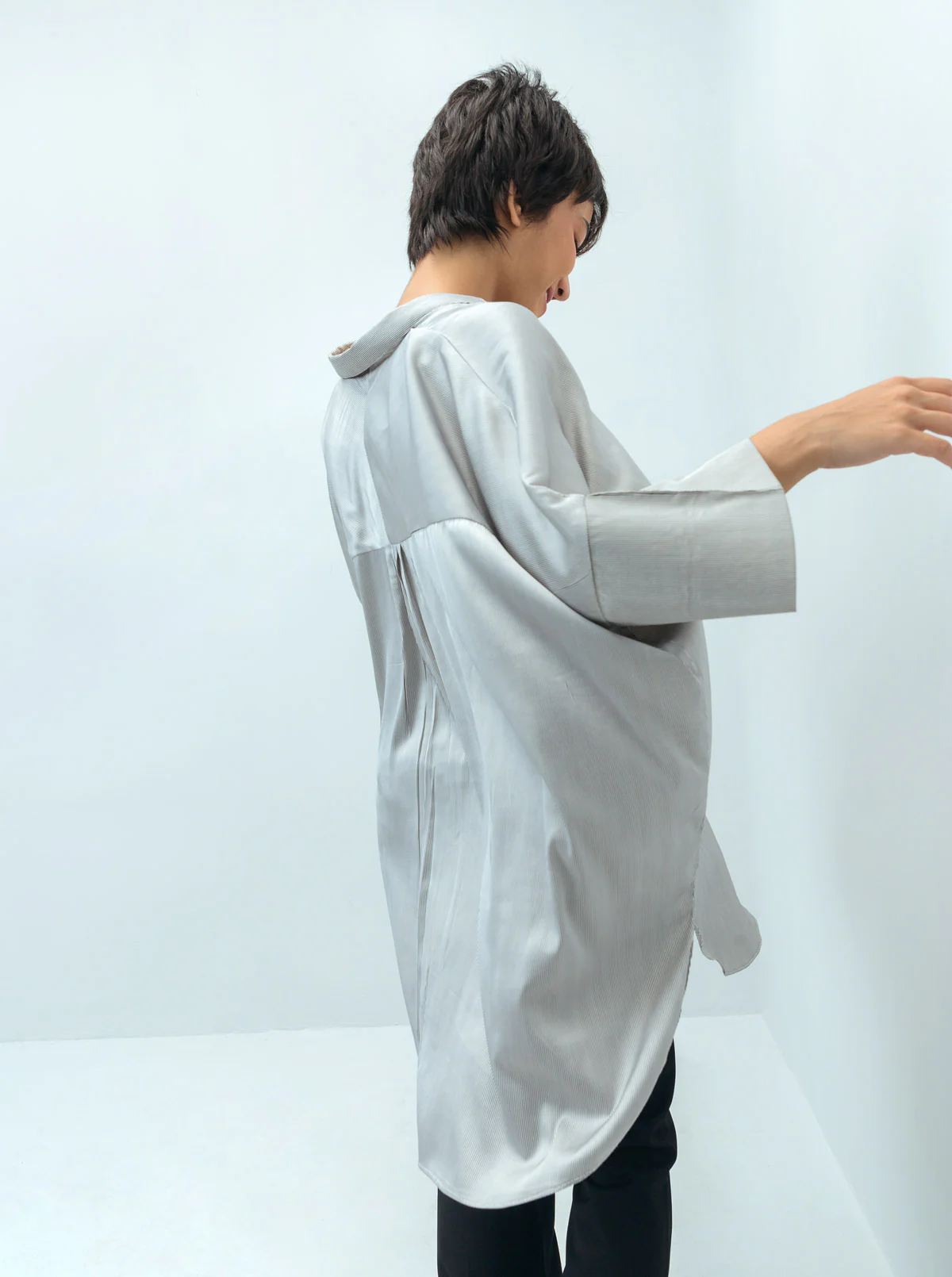 GRAY STRIPED BAGGY SILK COLLAR SHIRT - Image 3