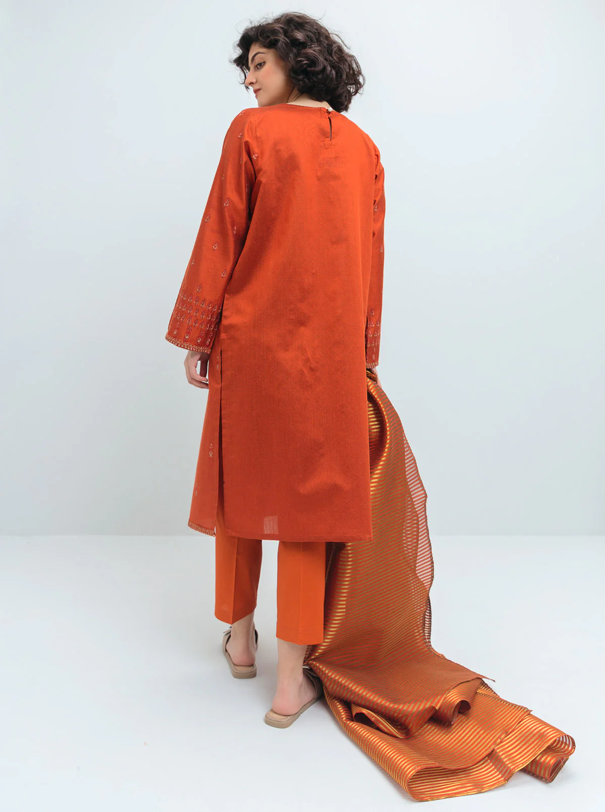 EMBROIDERED SHIRT WITH DUPATTA - Image 4