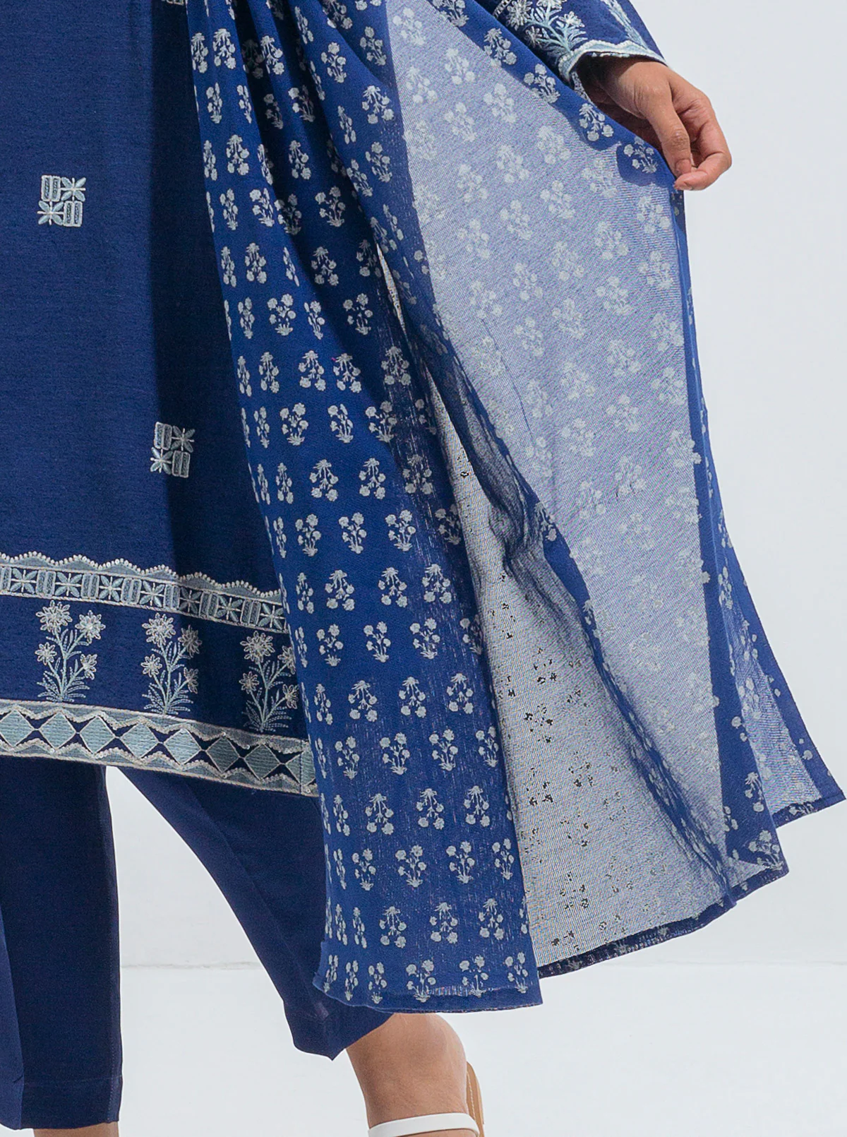 EMBROIDERED SHIRT WITH DUPATTA - Image 2