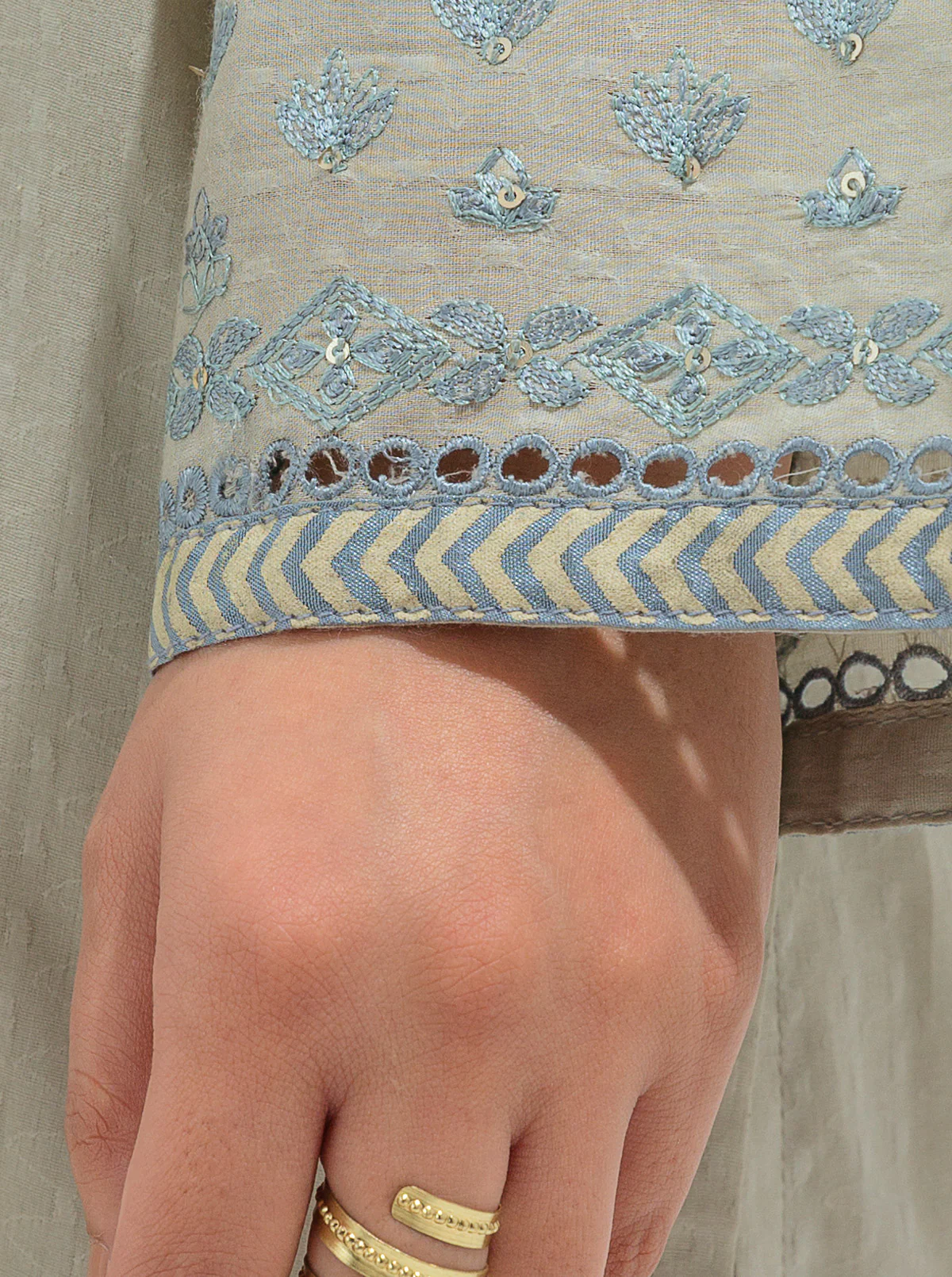 EMBROIDERED SHIRT WITH DUPATTA - Image 3