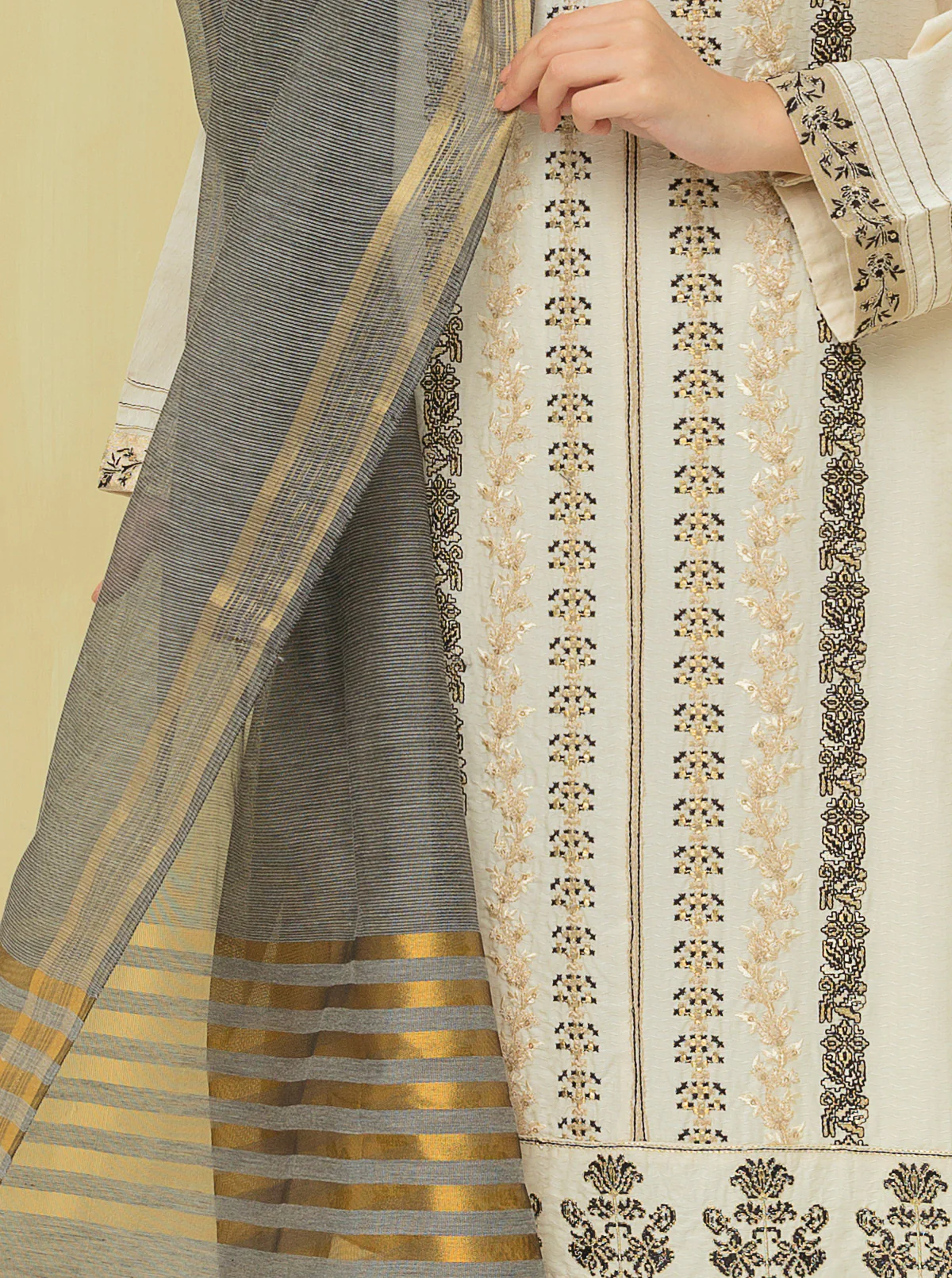 EMBROIDERED SHIRT WITH DUPATTA - Image 3