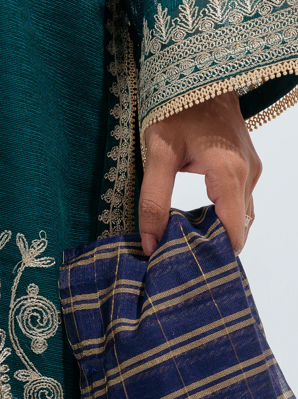 EMBROIDERED SHIRT WITH DUPATTA - Image 3