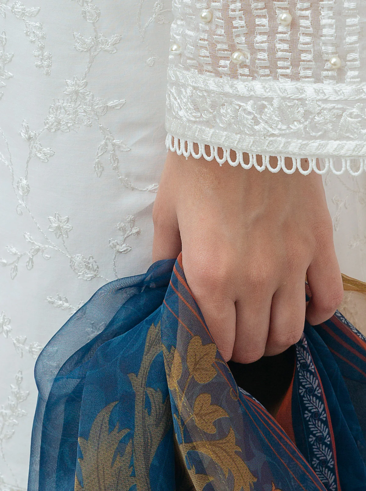 EMBROIDERED SHIRT WITH DUPATTA - Image 3