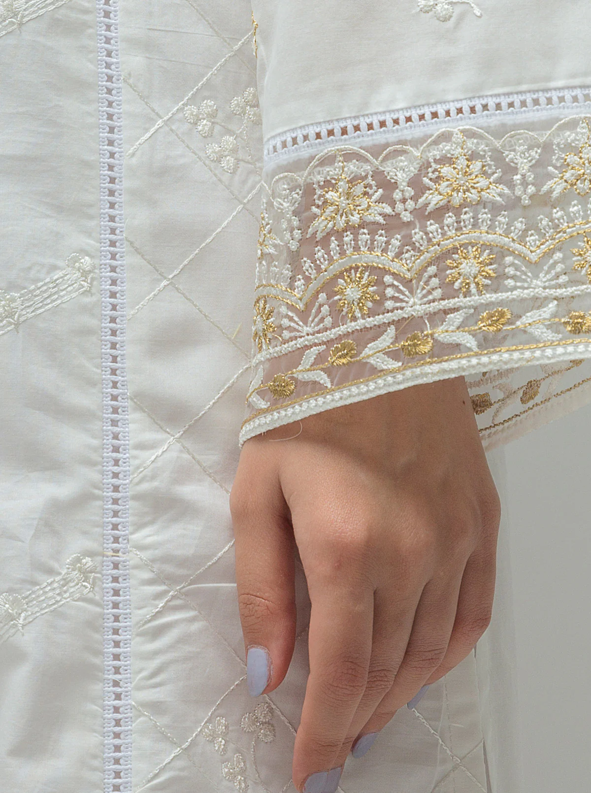 2 PIECE EMBROIDERED LAWN SUIT (PRET) - Image 4
