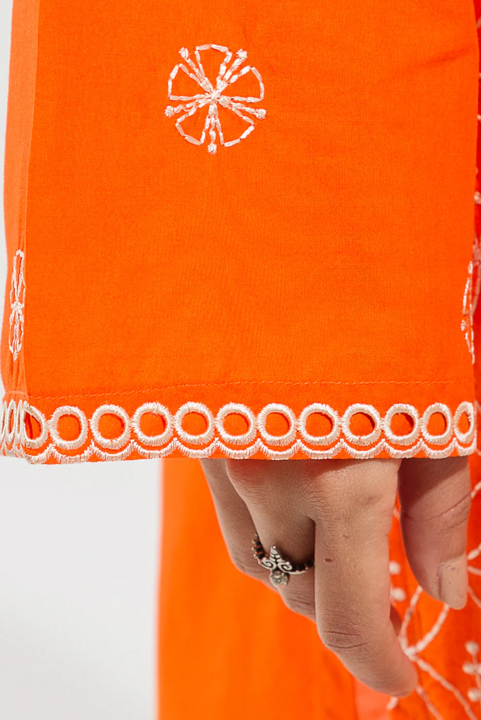 EMBROIDERED LAWN SHIRT (PRET) - Image 3