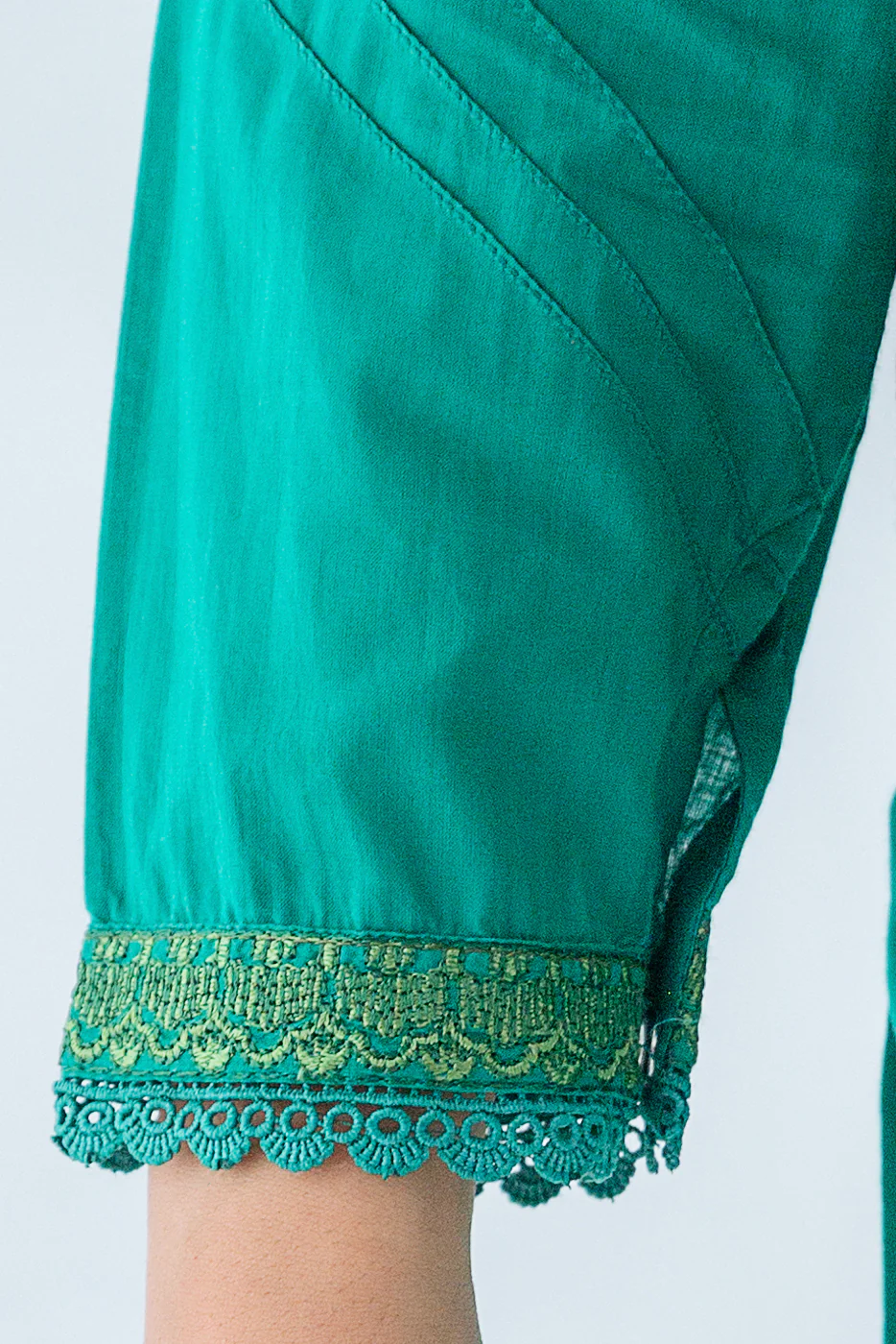 EMBROIDERED LAWN SHIRT (PRET) - Image 4