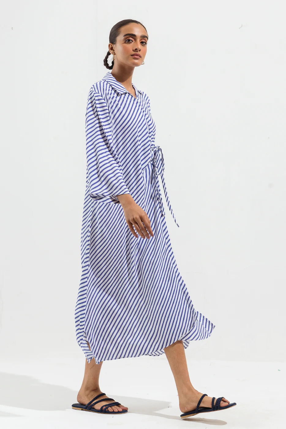 WHITE AND BLUE STRIPED KNOTTING DRESS - Image 2
