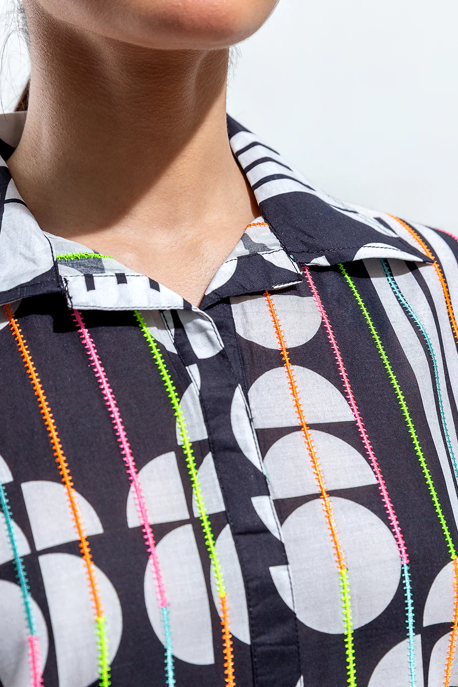 EMBROIDERED LAWN SHIRT (PRET) - Image 3
