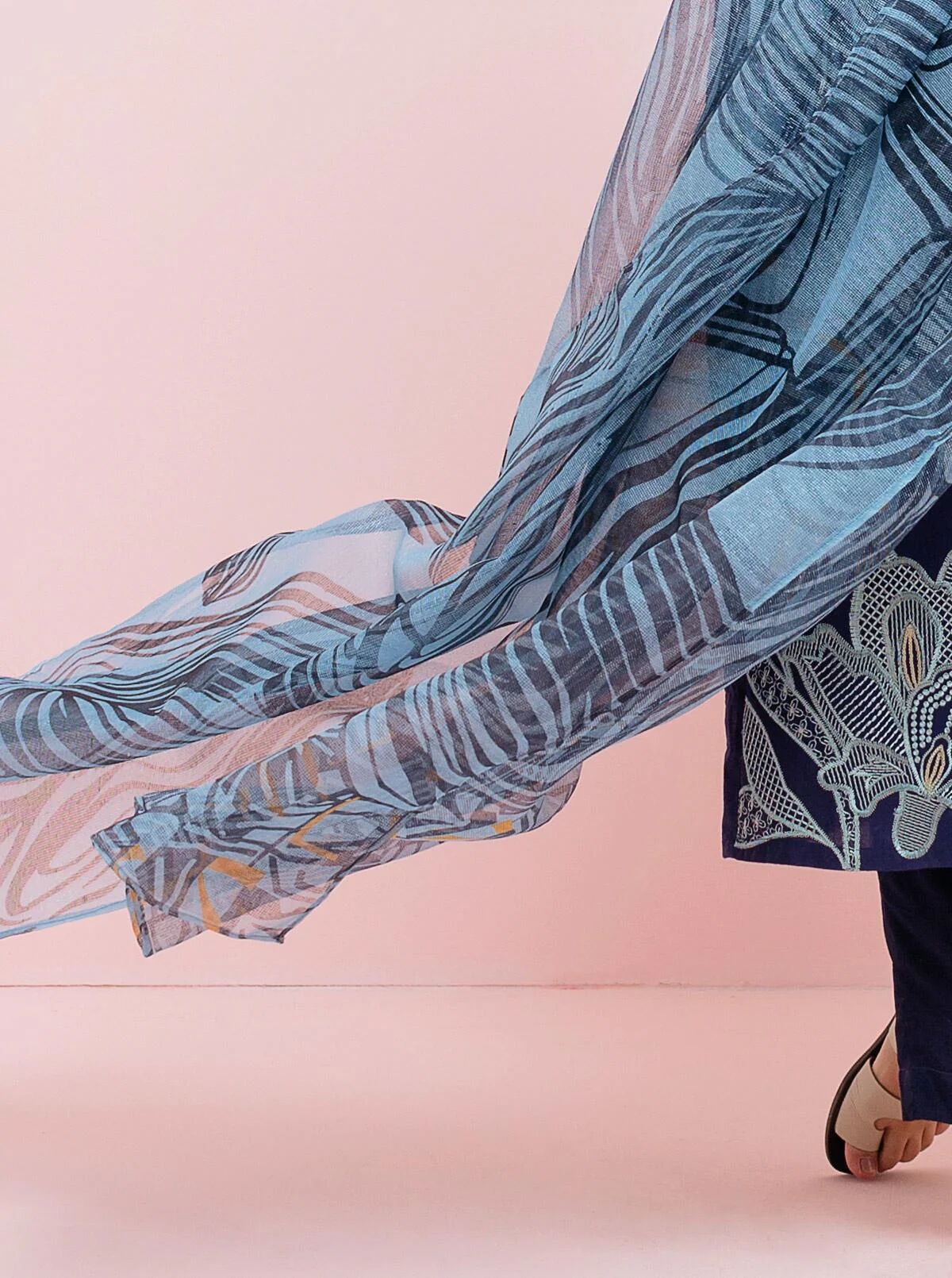 Embroidered Shirt With Dupatta - Image 4
