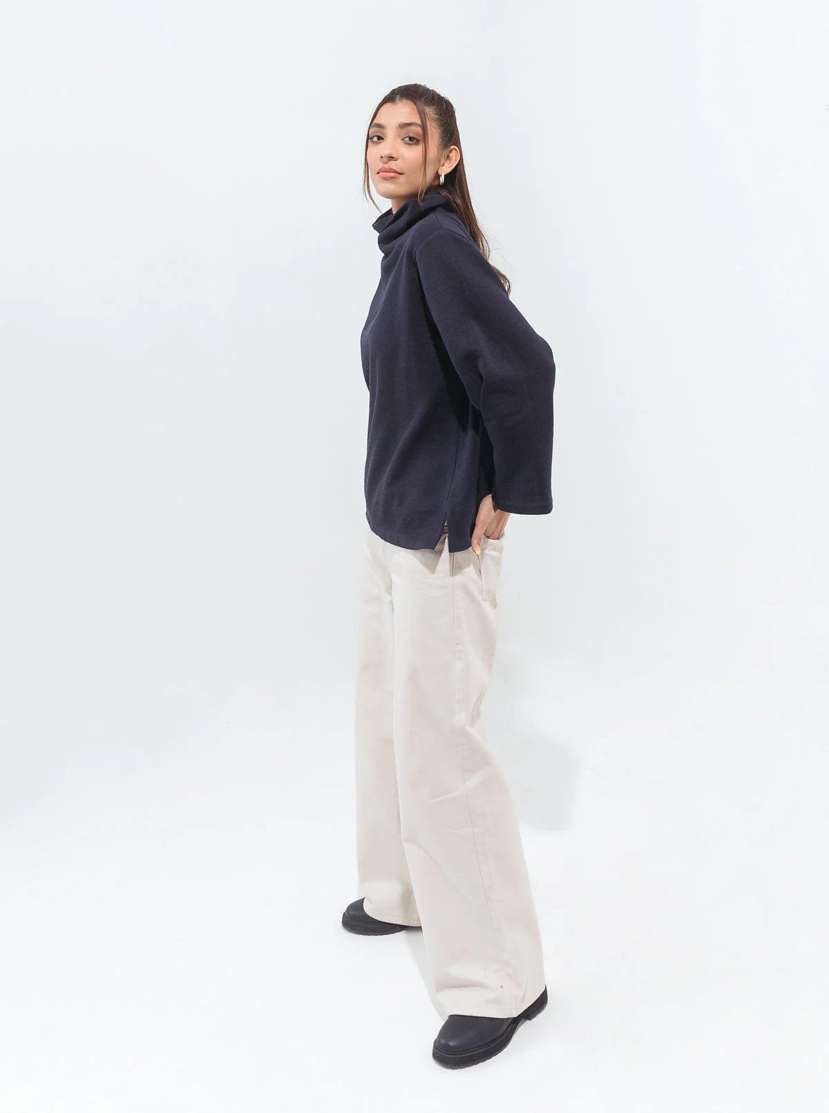 NAVY BLUE PLEATED SLEEVE FLEECE SWEATSHIRT - Image 2