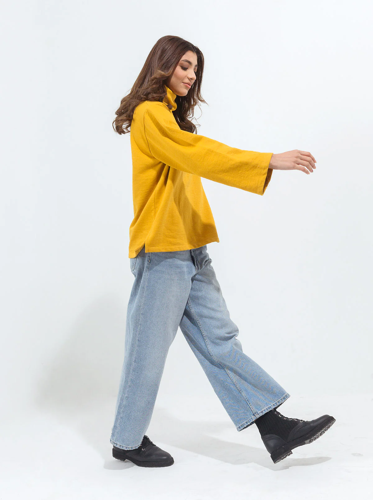 MUSTARD PLEATED SLEEVE FLEECE SWEATSHIRT - Image 2