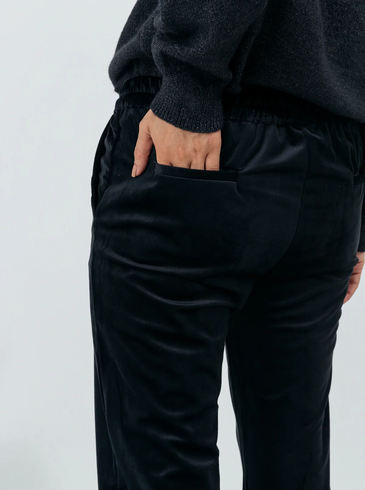 BLACK VELOUR JOGGER PANTS - Image 2