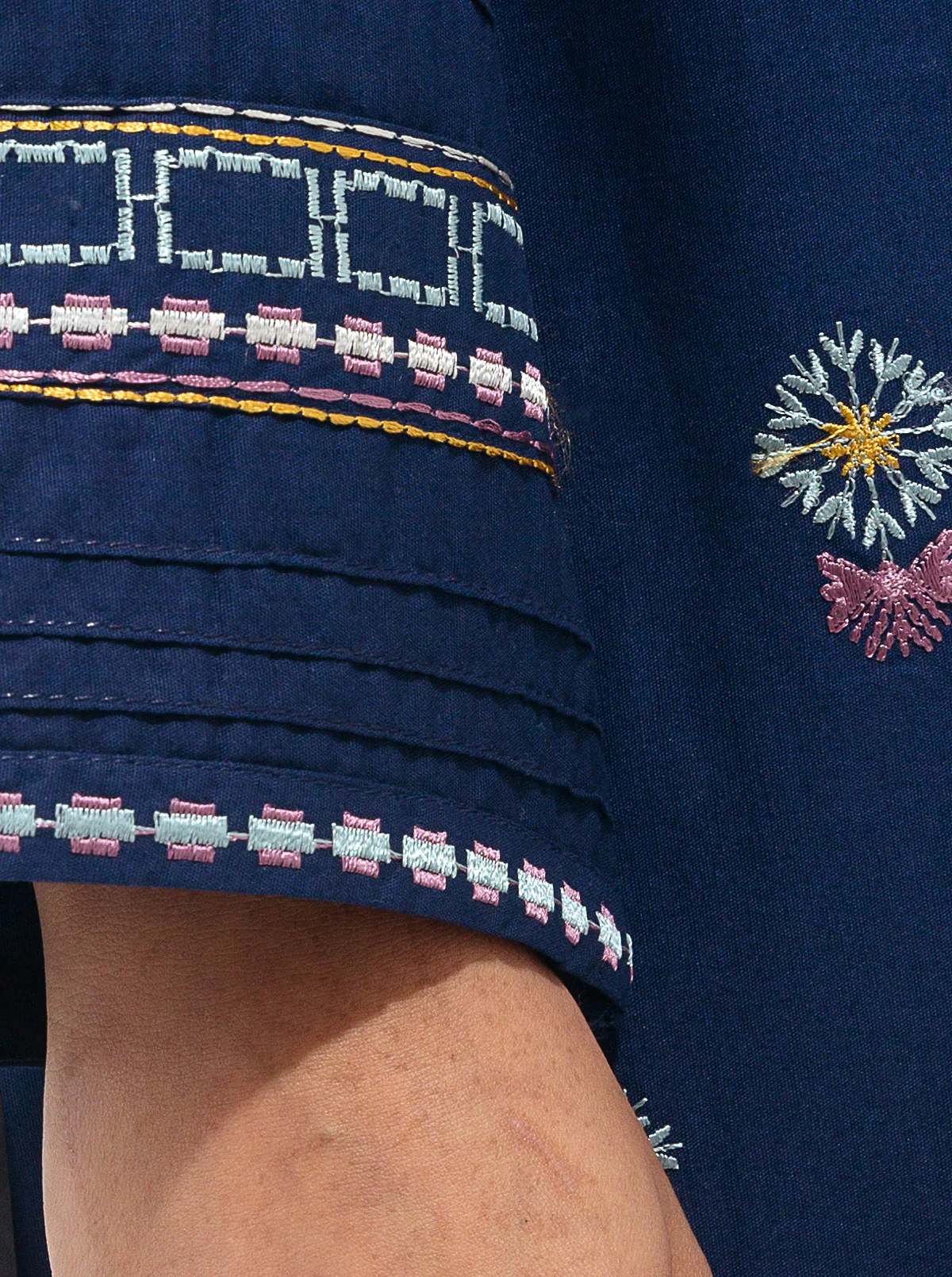 EMBROIDERED CAMBRIC SHIRT (PRET) - Image 3