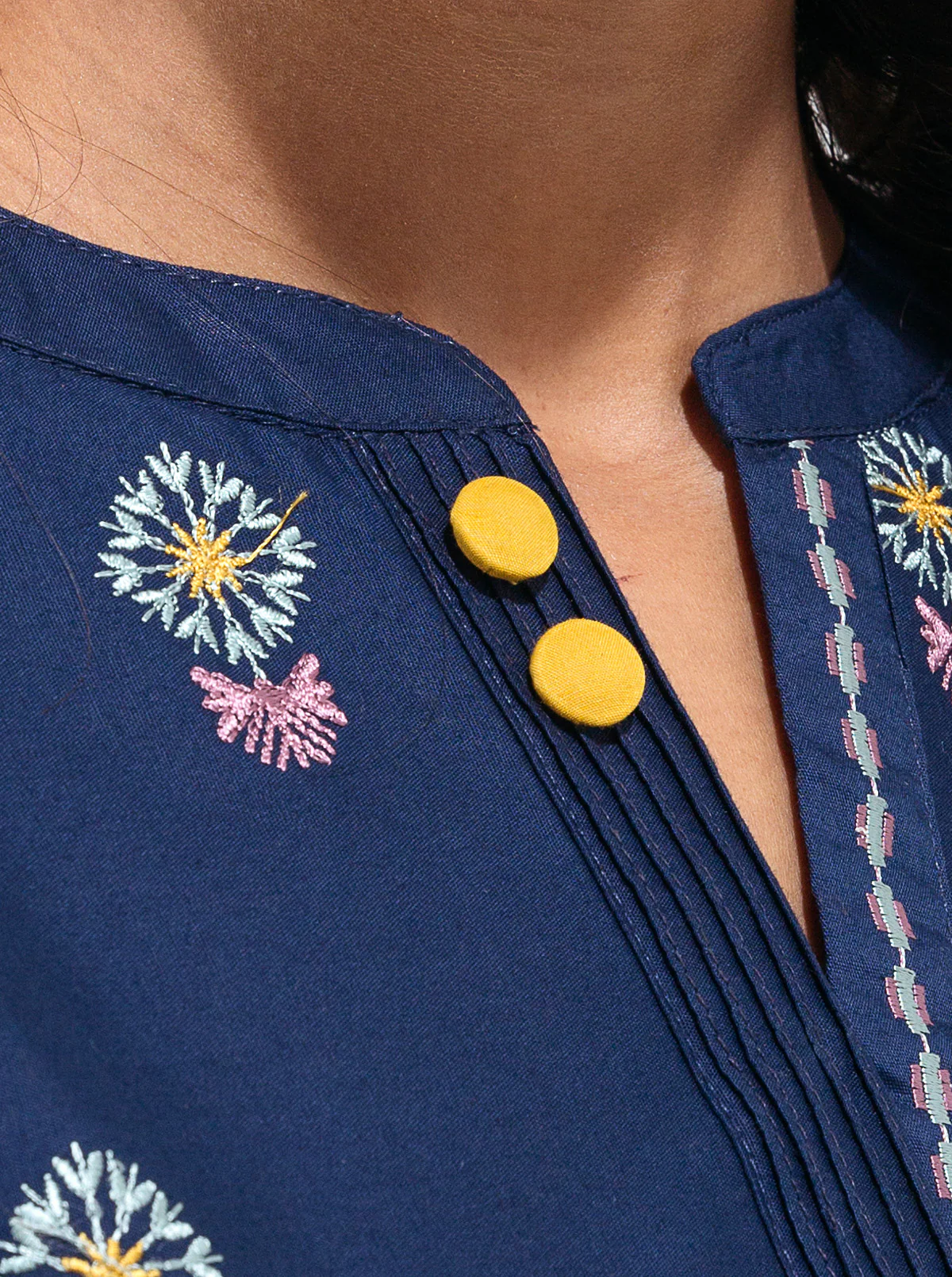 EMBROIDERED CAMBRIC SHIRT (PRET) - Image 4