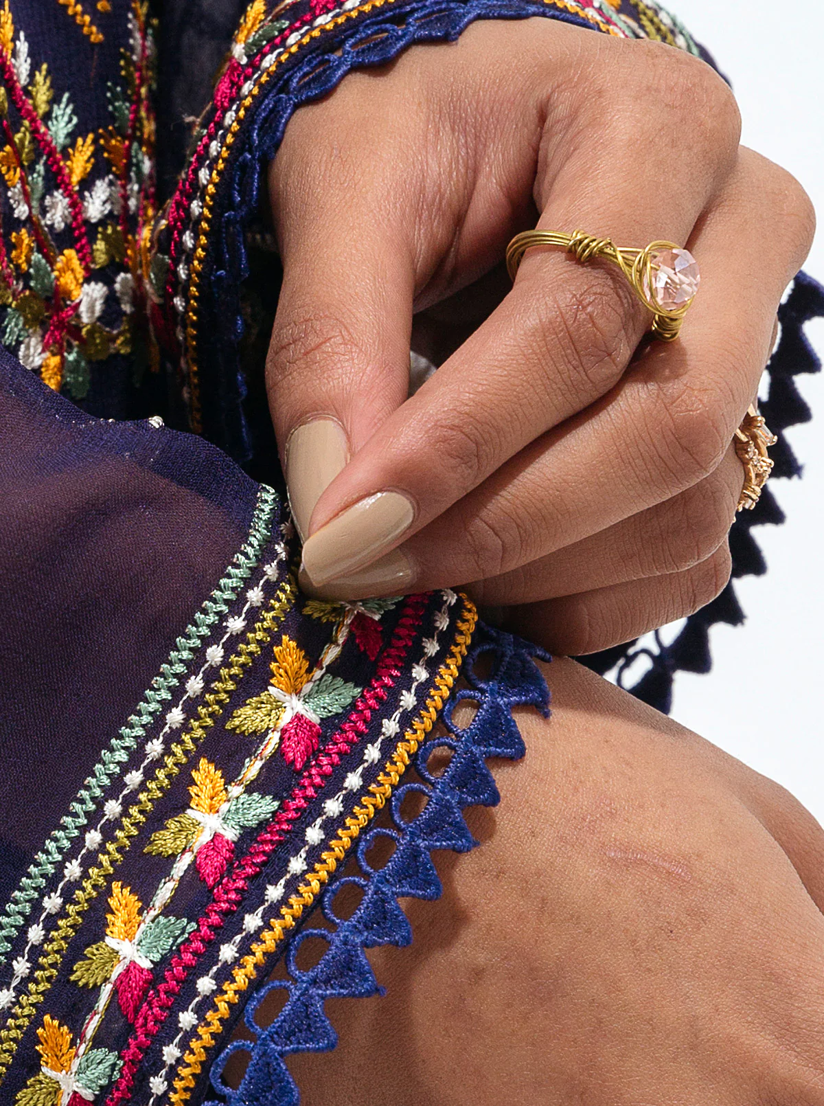 EMBROIDERED SHIRT WITH DUPATTA - Image 4