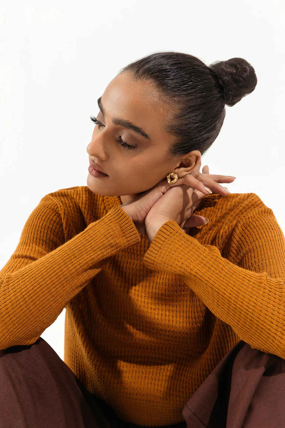 OCHRE FINE KNIT SWEATER - Image 3