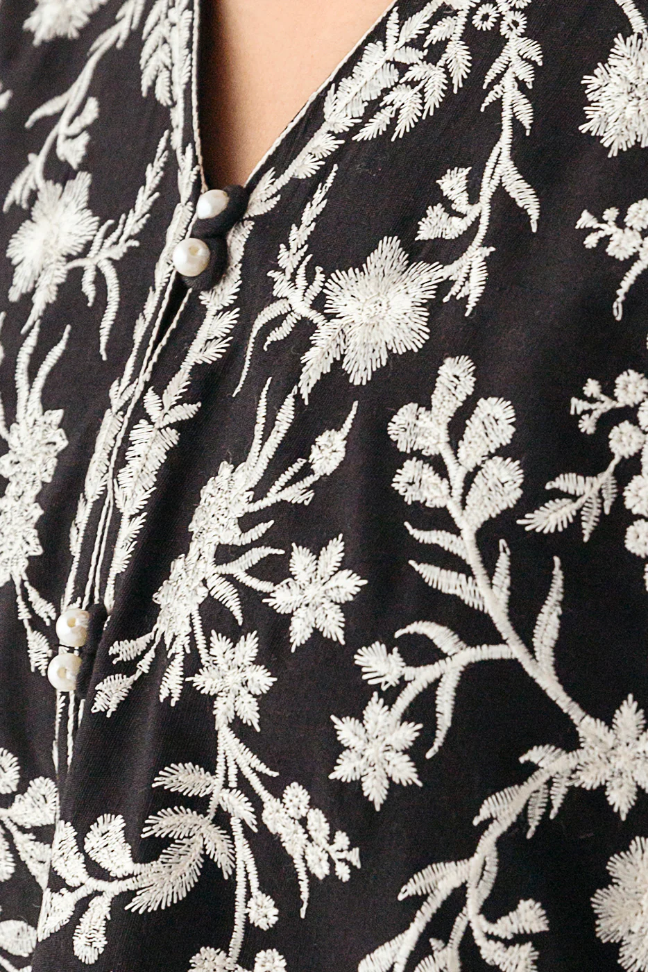 EMBROIDERED KHADDAR SHIRT (PRET) - Image 3