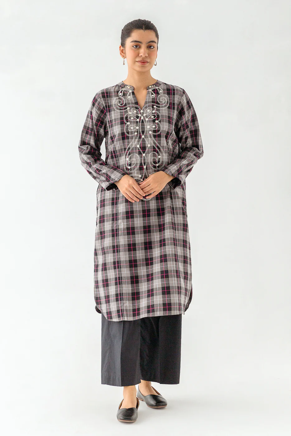 EMBROIDERED KHADDAR SHIRT (PRET) - Image 2