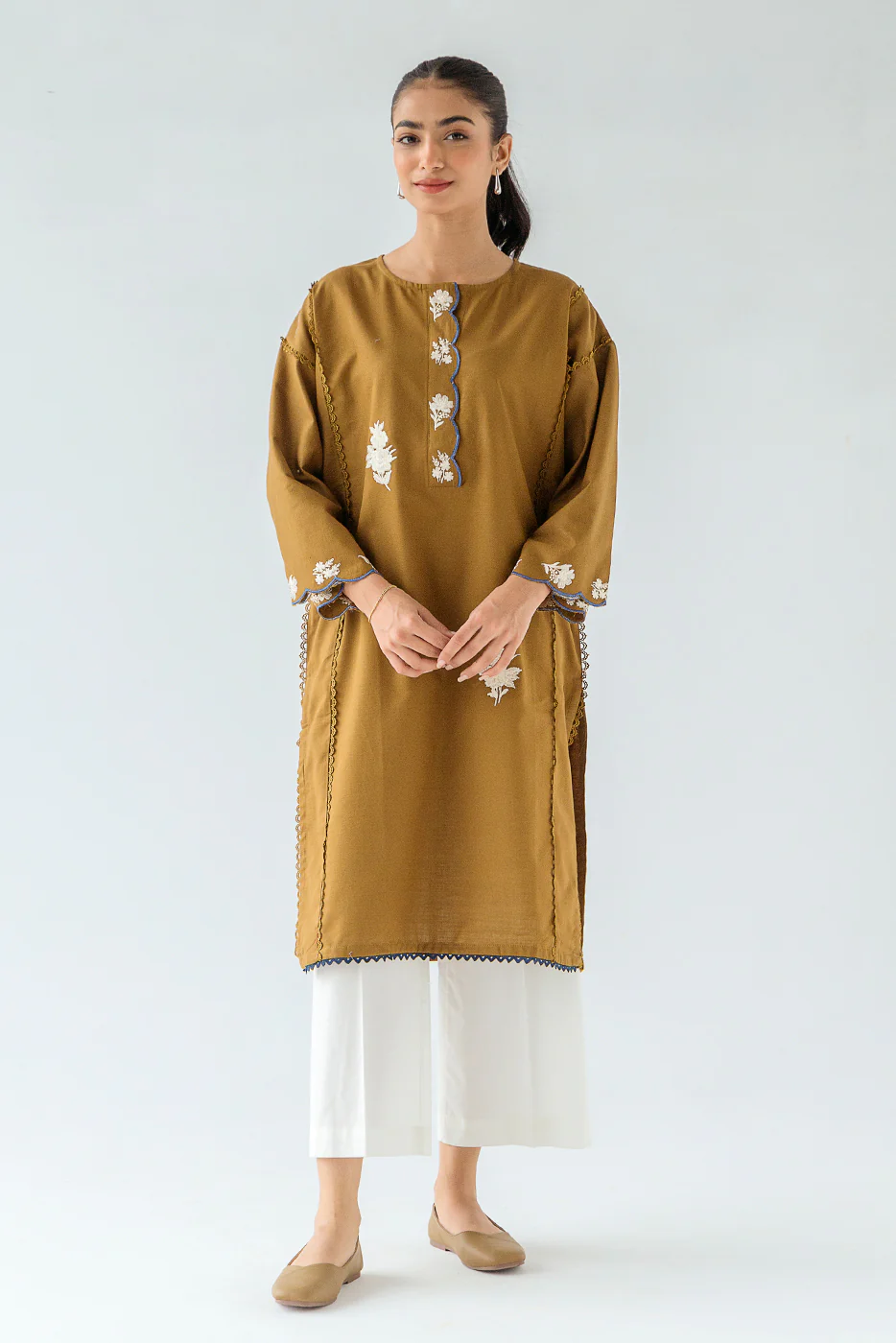 EMBROIDERED SLUB KHADDAR SHIRT (PRET) - Image 2