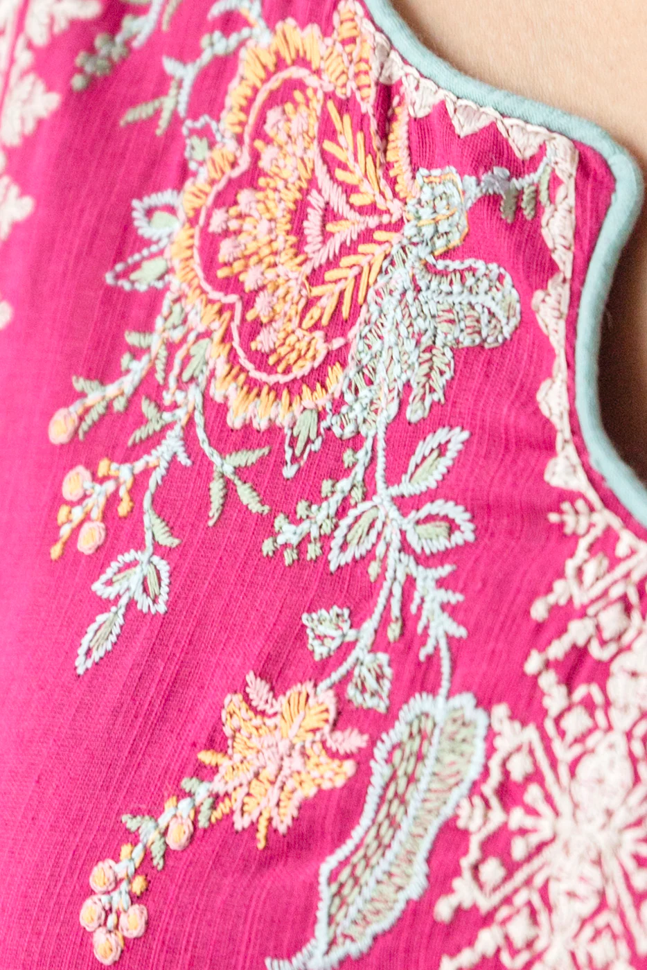 EMBROIDERED SLUB LAWN SHIRT (LUXURY PRET) - Image 4