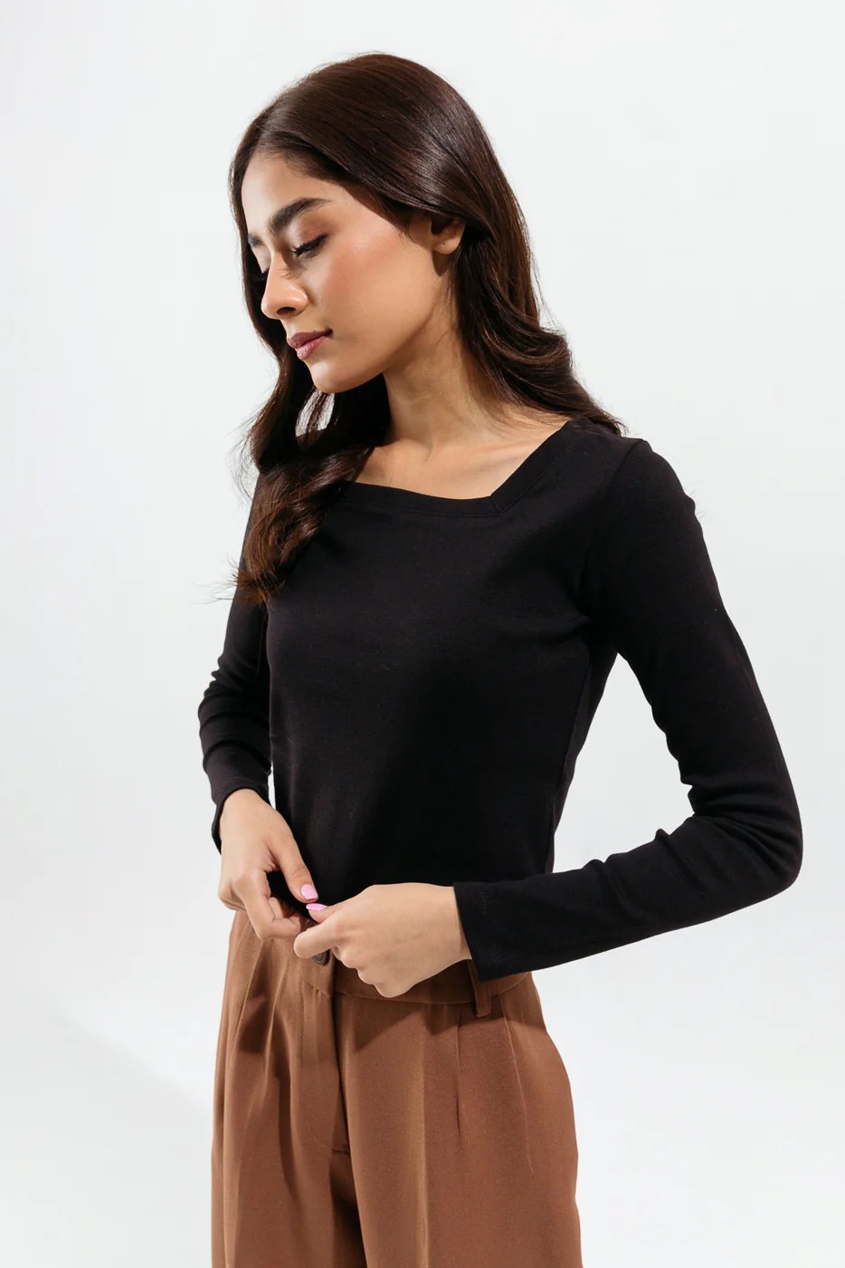 BLACK SQUARE NECK CROPPED TOP - Image 2