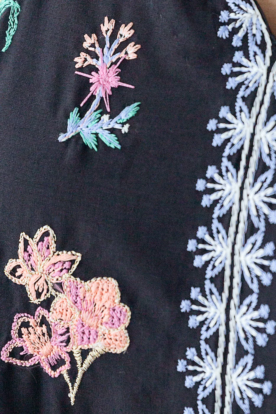 EMBROIDERED LAWN SHIRT (PRET) - Image 4