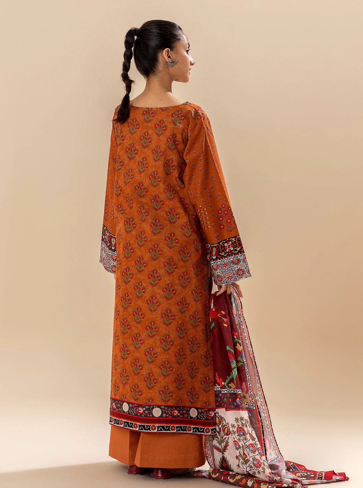 2 PIECE PRINTED LAWN SUIT-ROYAL FACADES (UNSTITCHED) (UNSTITCHED) - Image 4