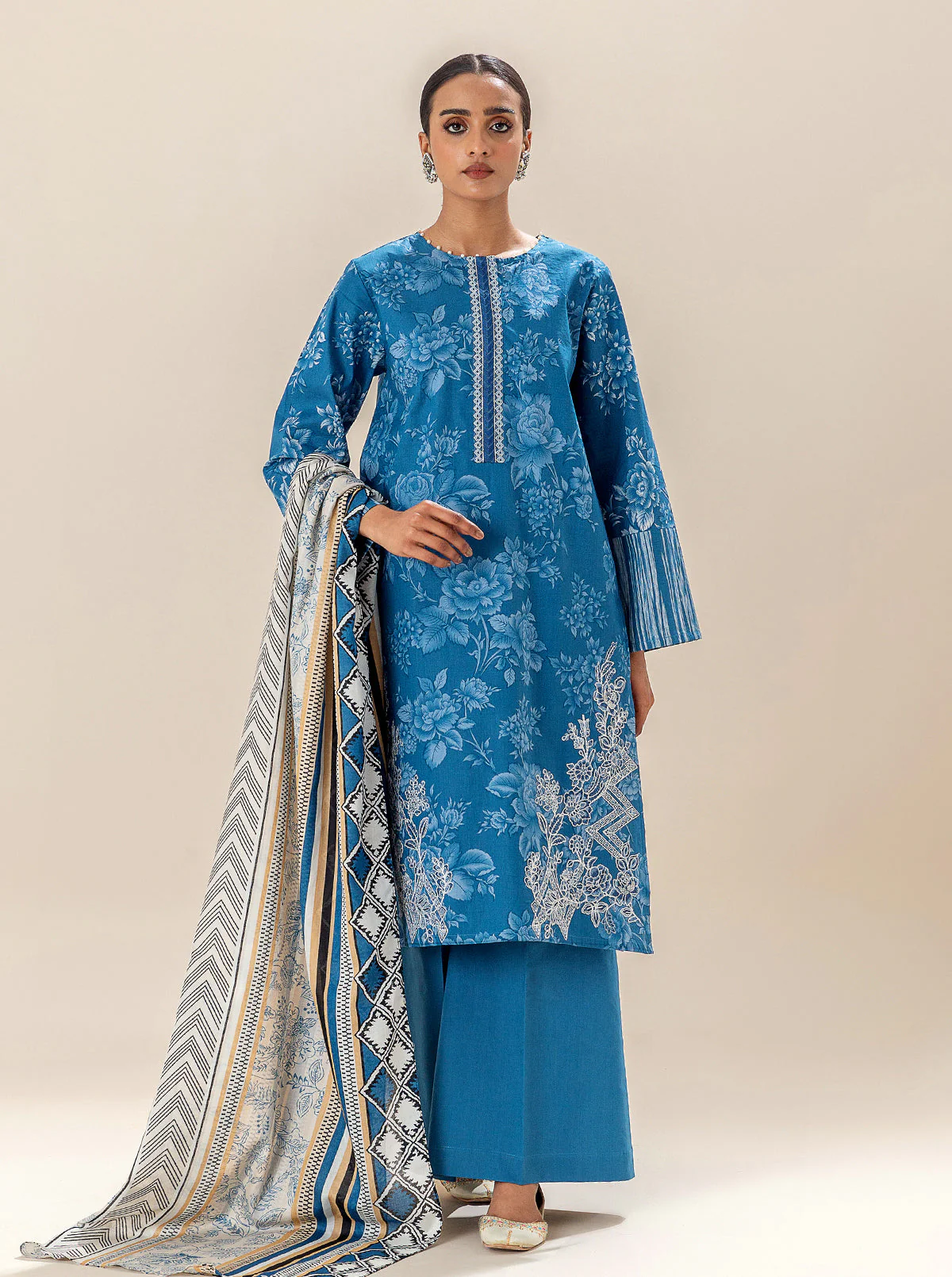 3 PIECE EMBROIDERED LAWN SUIT-ROYAL RENDEZVOUS (UNSTITCHED) - Image 7