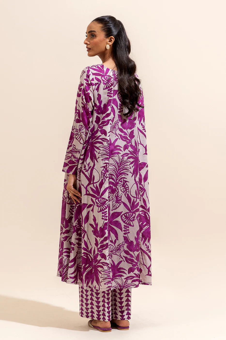 2 PIECE PRINTED LAWN SUIT-VIVID IMAGINATION (UNSTITCHED) - Image 4