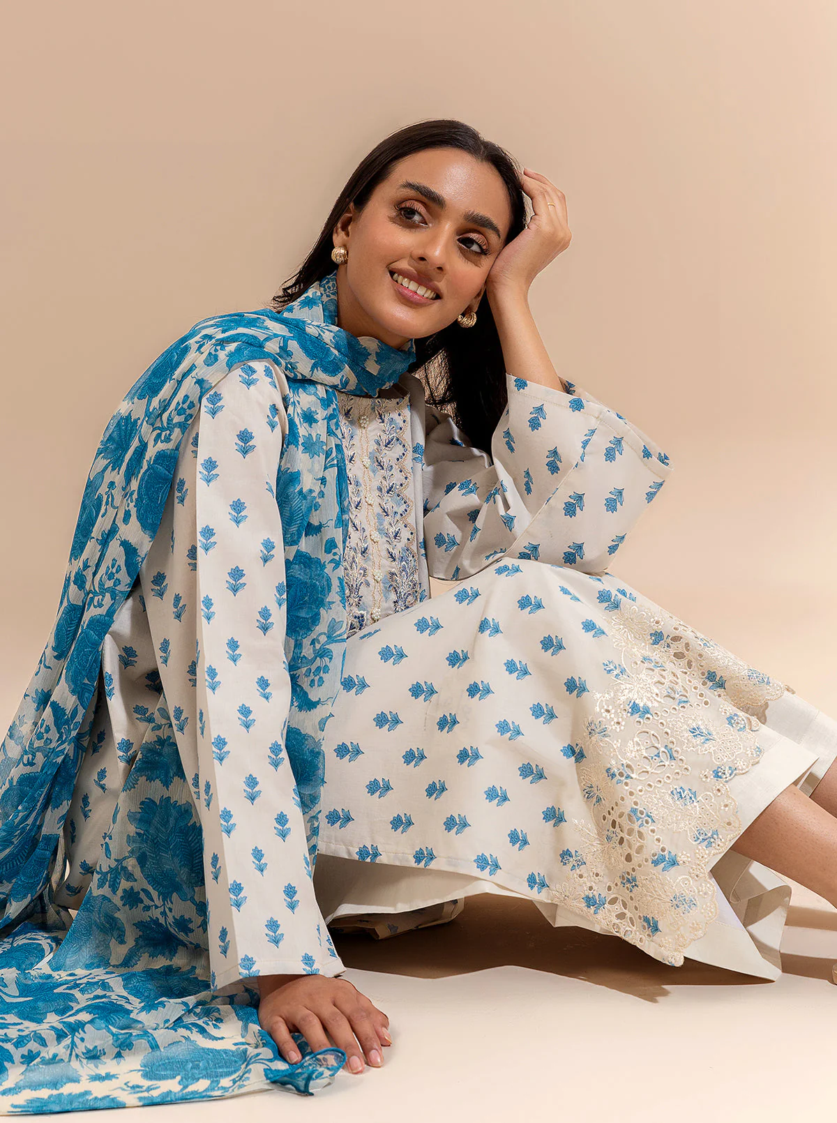 3 PIECE EMBROIDERED LAWN SUIT-BLUE GEMS (UNSTITCHED) - Image 3