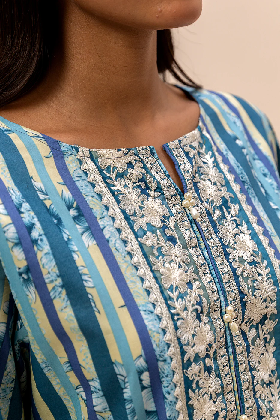 3 PIECE EMBROIDERED LAWN SUIT-FLORAL AZURE (UNSTITCHED) - Image 5