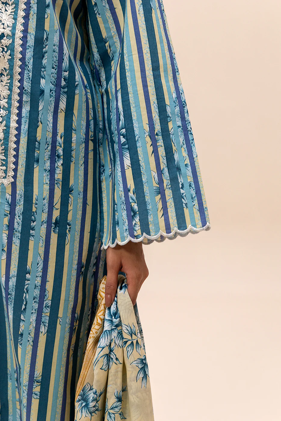 3 PIECE EMBROIDERED LAWN SUIT-FLORAL AZURE (UNSTITCHED) - Image 6
